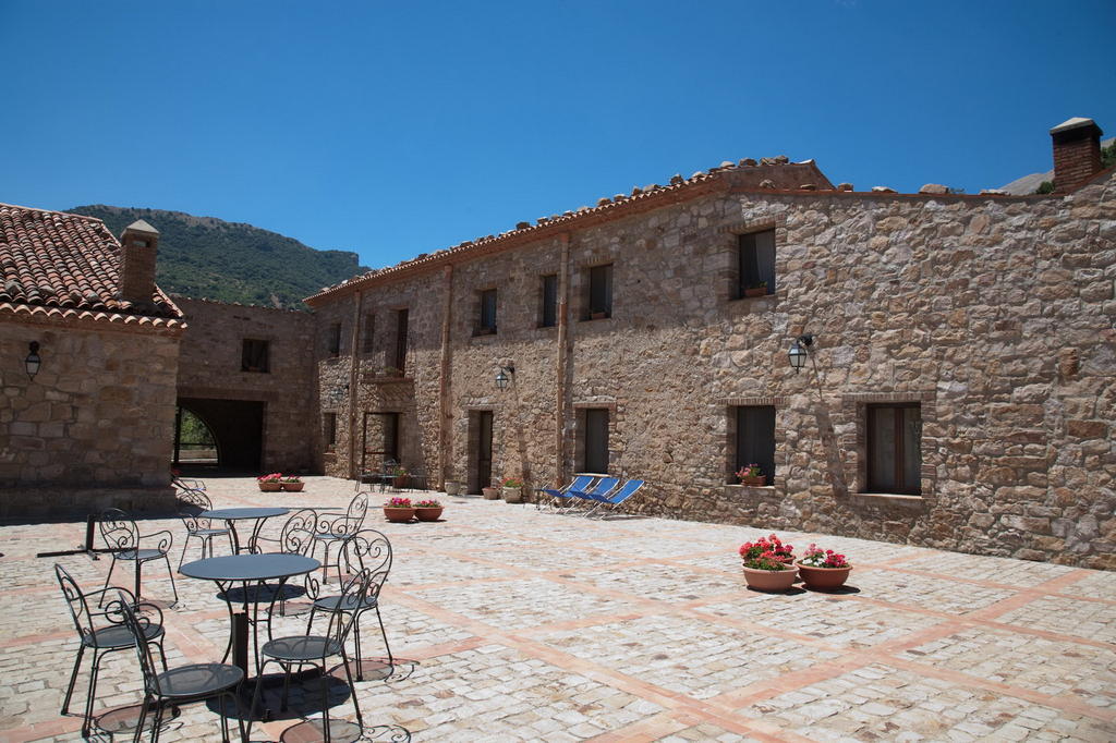 Masseria Rocca Di Gonato Castelbuono  Exteriér fotografie